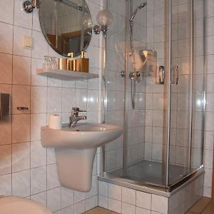Zimmer mit zwei Einzelbetten
